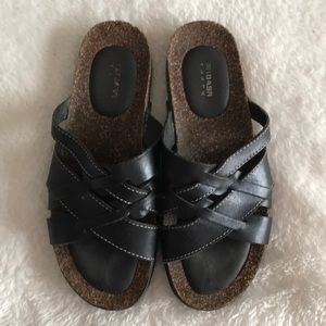 Used Bass leather sandals size 8 black